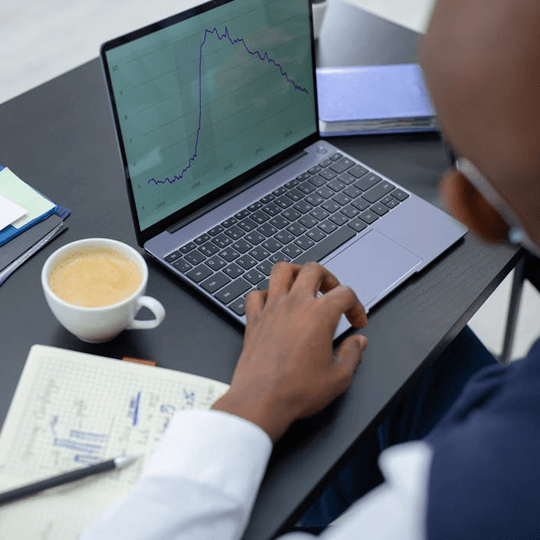 Dinexion - Equipo de expertos en criptomoneda